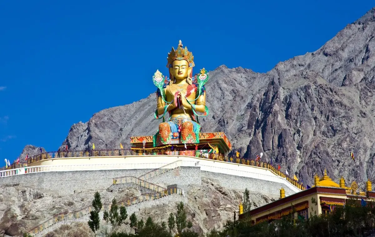 Monasterio cercano a Leh